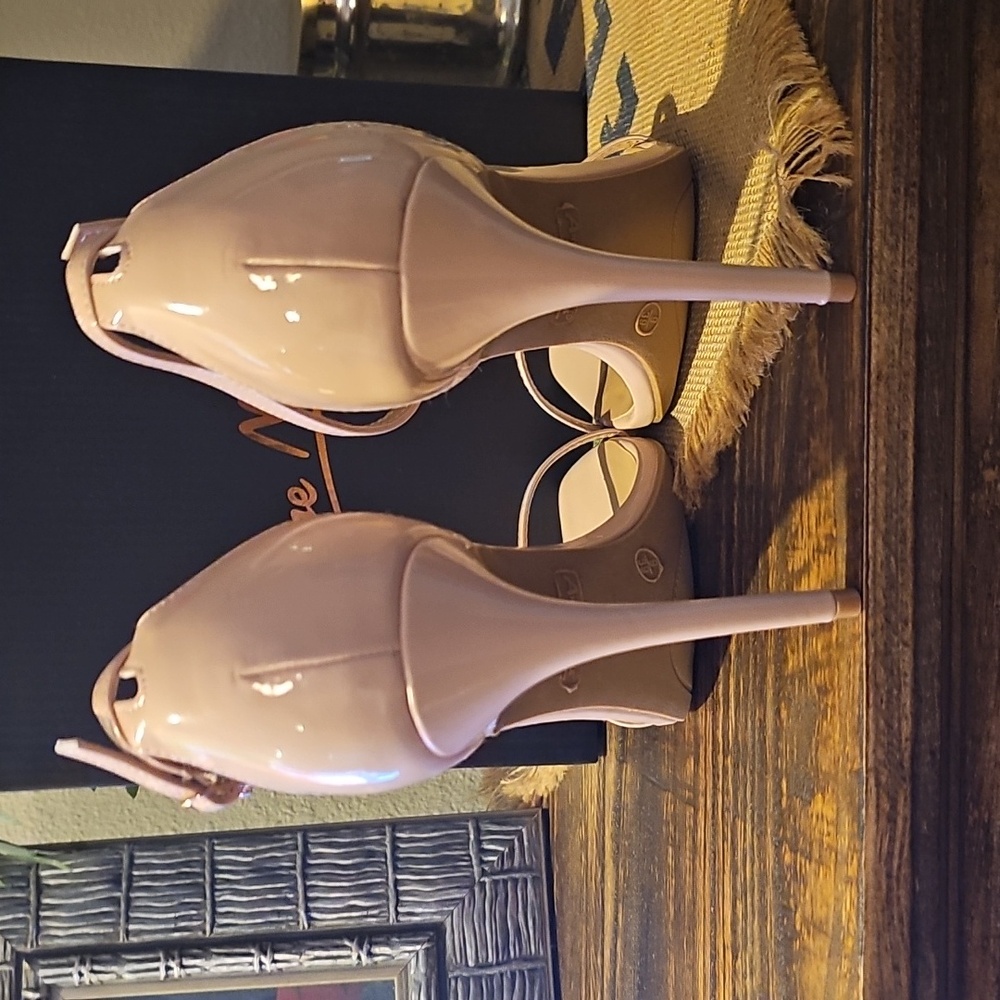 NWT - Anne Michelle Nude Ankle Strap Heels - Size 9 - Picture 3 of 5